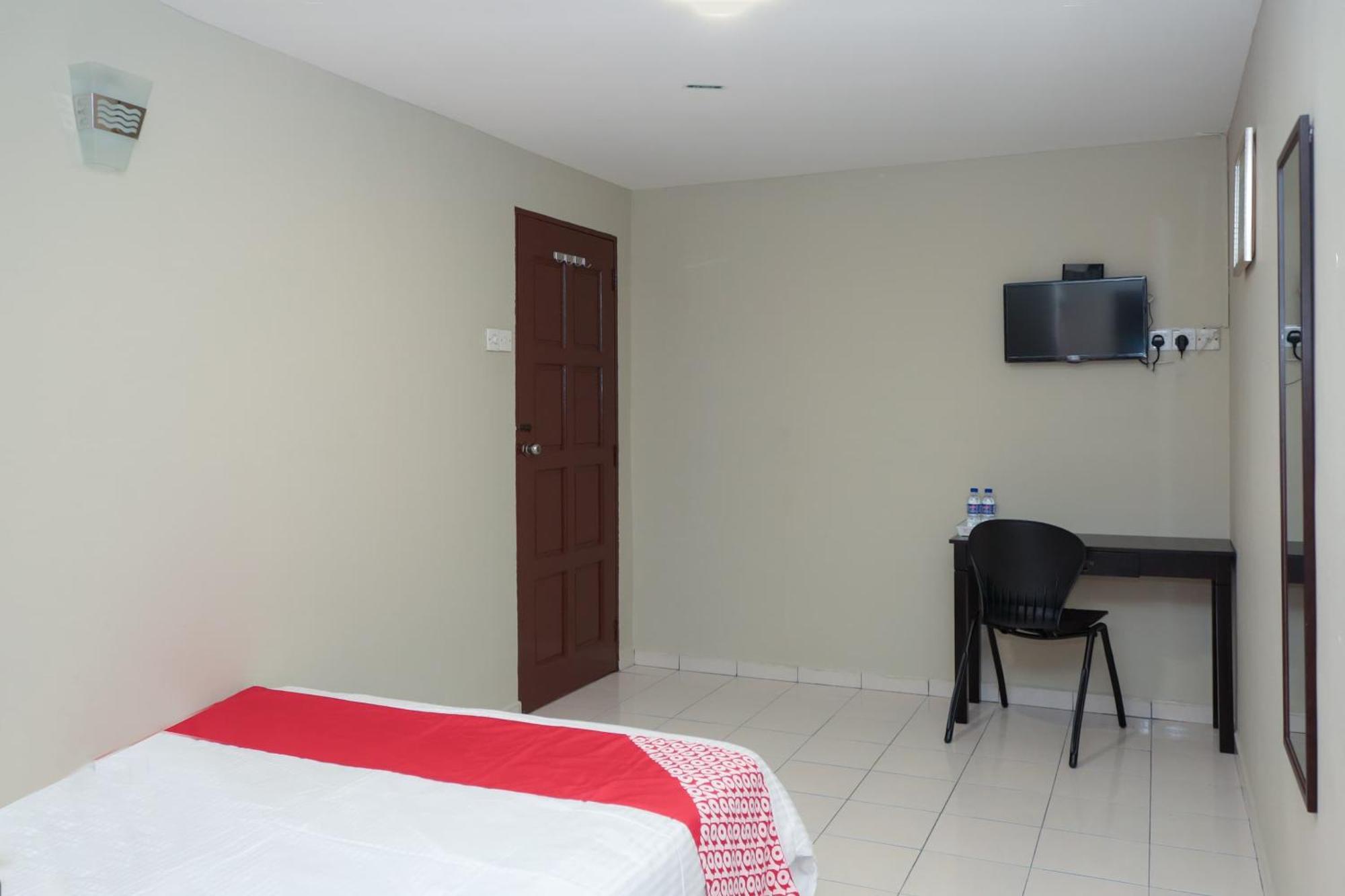 Oyo 90338 Prima Saujana Budget Hotel Kajang Exterior foto