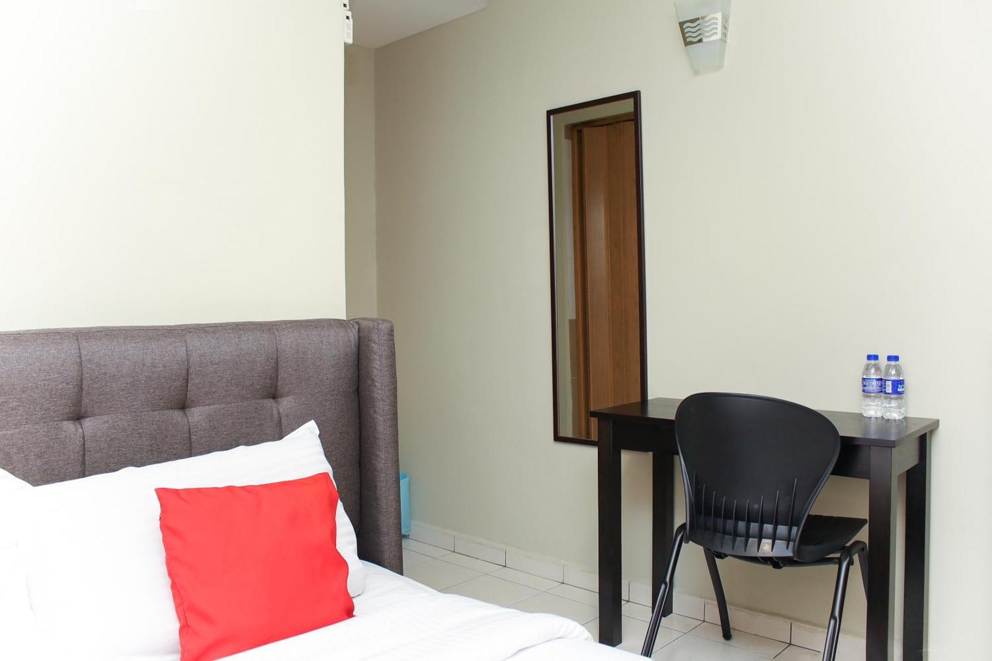 Oyo 90338 Prima Saujana Budget Hotel Kajang Exterior foto