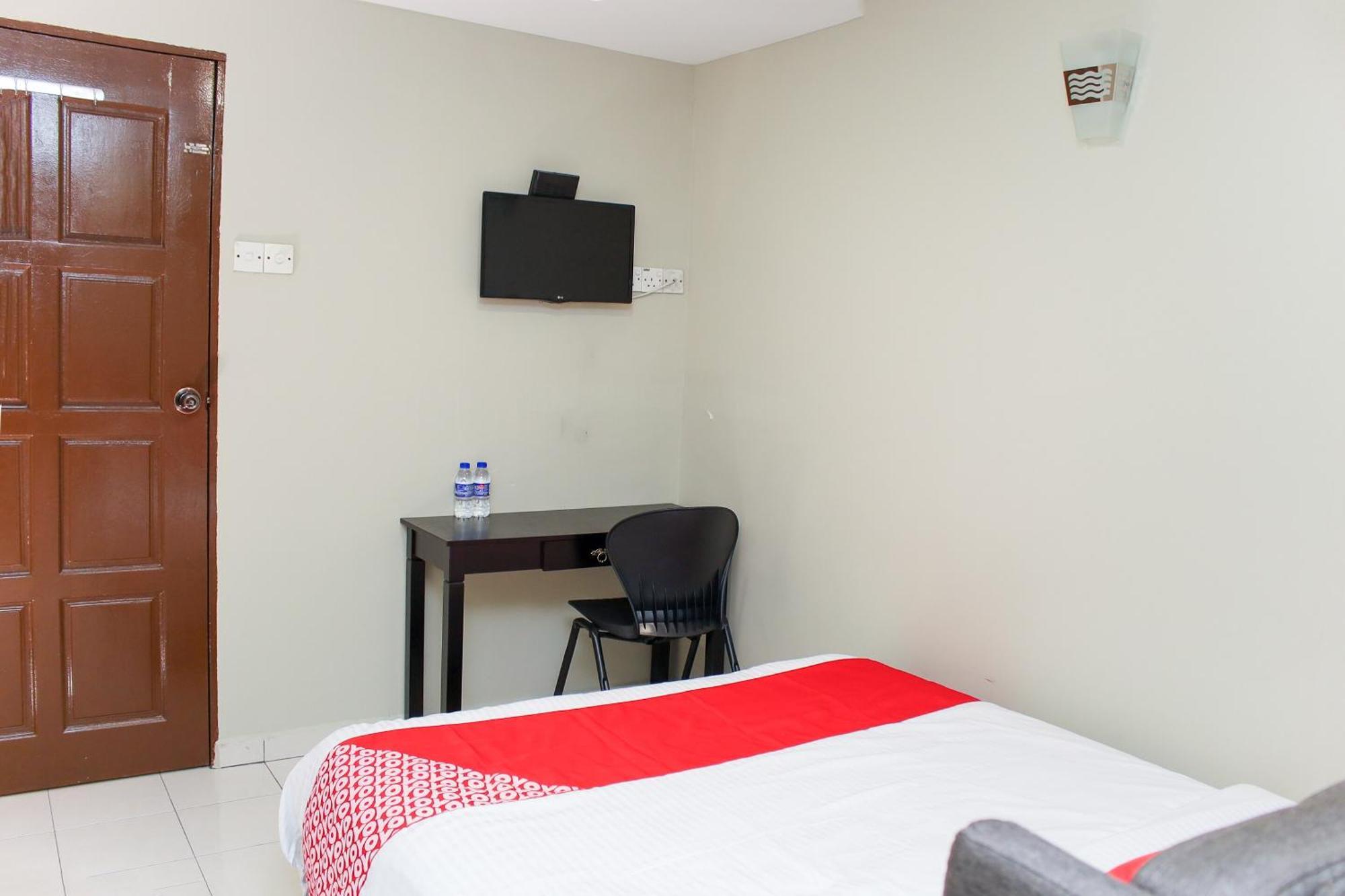 Oyo 90338 Prima Saujana Budget Hotel Kajang Exterior foto