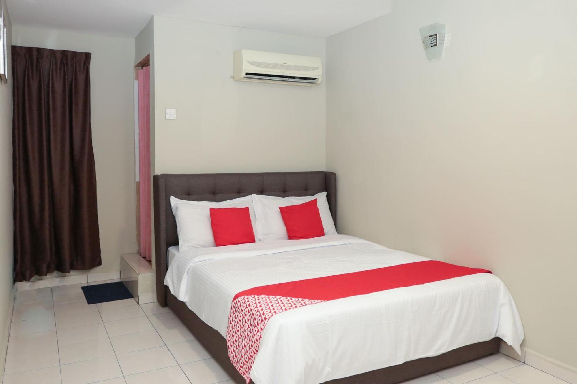 Oyo 90338 Prima Saujana Budget Hotel Kajang Exterior foto