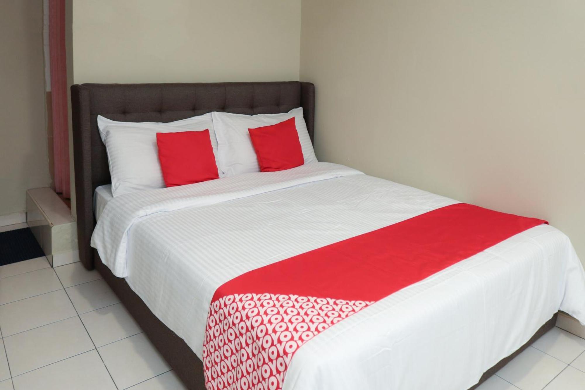 Oyo 90338 Prima Saujana Budget Hotel Kajang Exterior foto