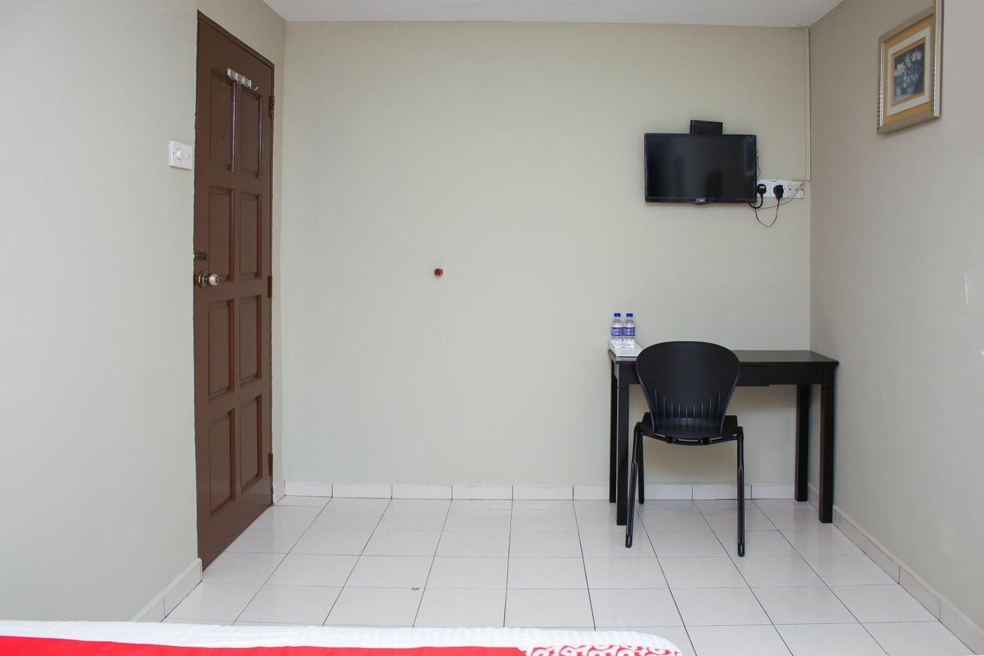 Oyo 90338 Prima Saujana Budget Hotel Kajang Exterior foto